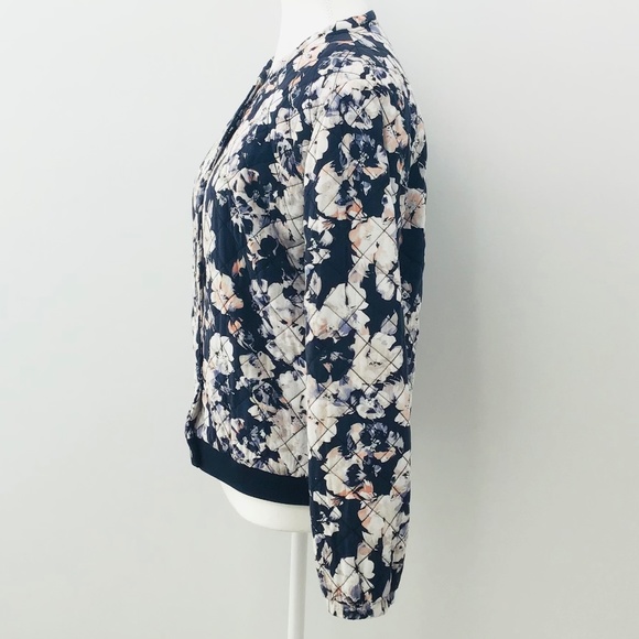 SOAKED IN LUXURY size M/L quilted jacket with blue/white/rose floral pattern - Picture 11 of 14